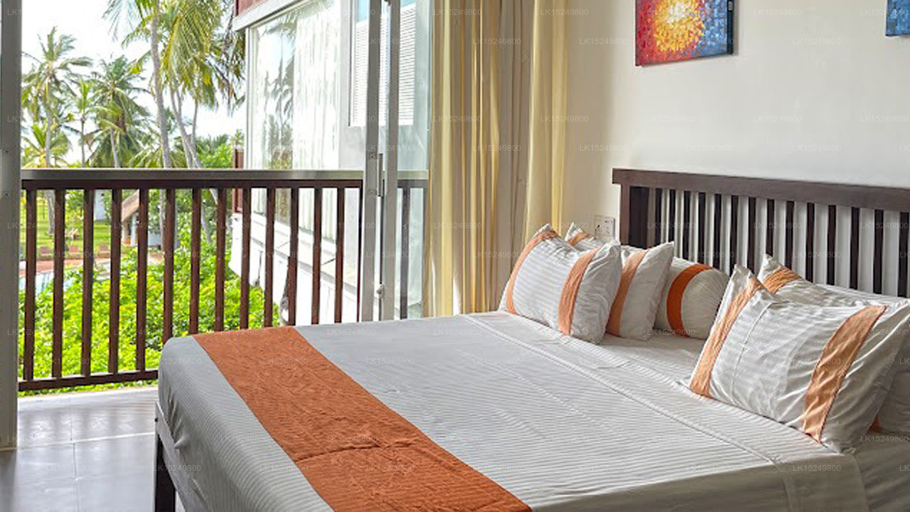 Blue Whale Beach Resort, Kalpitiya