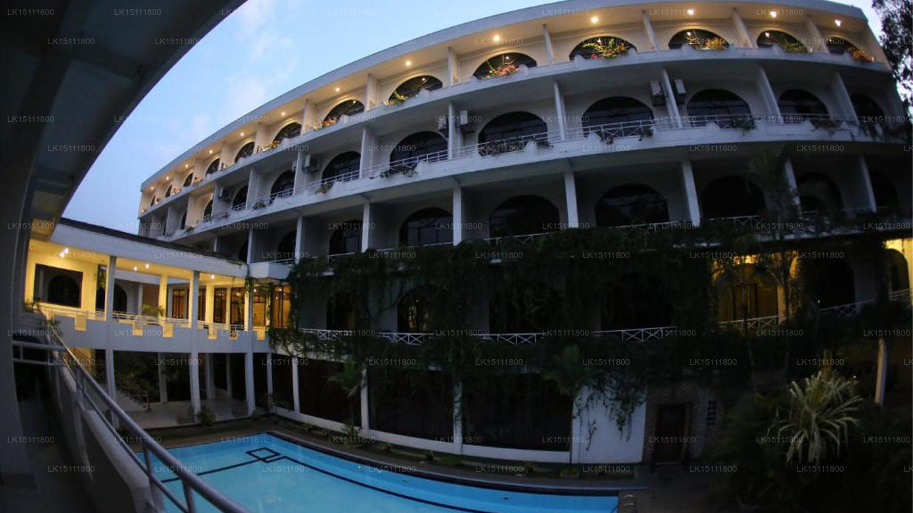 Отель «Кандьян Рич», Курунегала