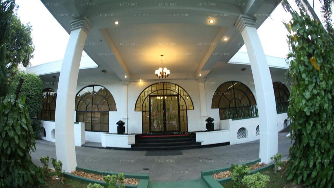 Отель «Кандьян Рич», Курунегала