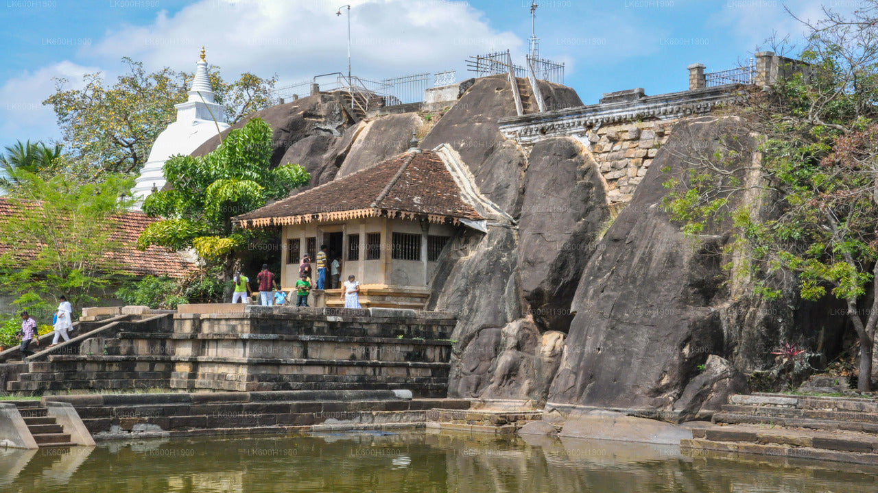 Священный город Анурадхапура из Коломбо