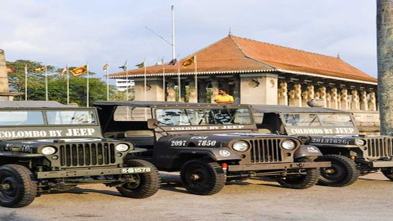 Экскурсия по Коломбо на джипе Land Rover Series 1 из порта Коломбо