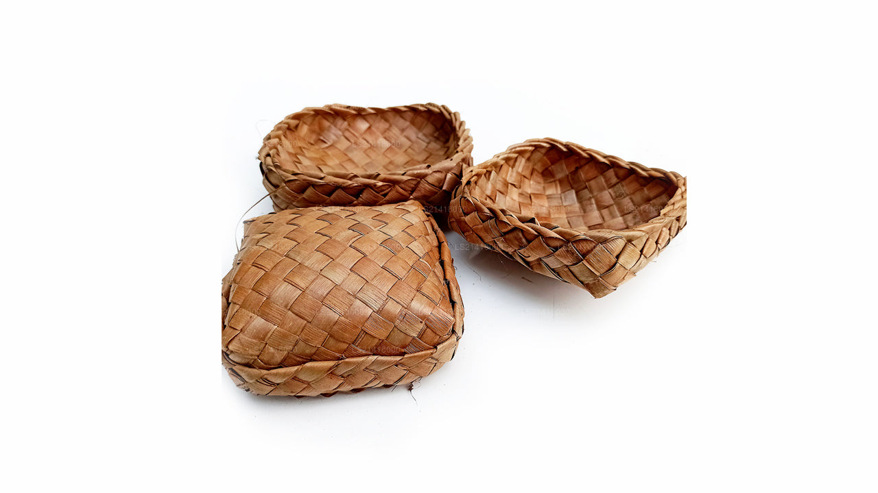 Ватти с кокосовыми листьями Lakpura (20 см)